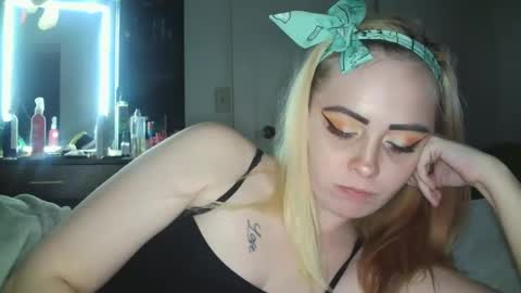 Snapshot of haileyakuma69 chatting on 12.14.24 Hailey and d online show from 12.14.24