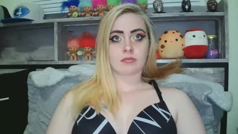 Snapshot of haileyakuma69 chatting on 12.18.24 Hailey and d online show from 12.18.24