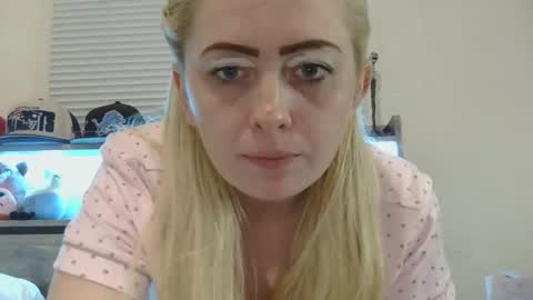 Snapshot of haileyakuma69 chatting on 11.21.25 Hailey and d online show from 11.21.25