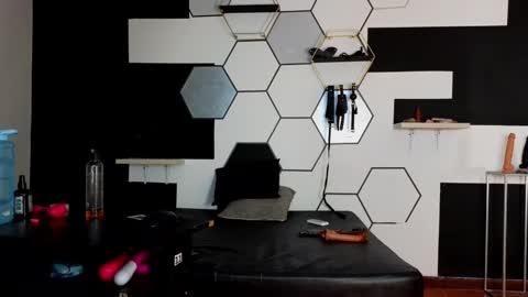 haileycat_ online show from 02.22.25