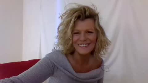 Snapshot of haileys123 chatting on 12.12.24 Hailey online show from 12.12.24