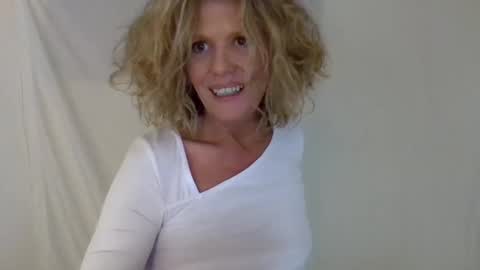 Snapshot of haileys123 chatting on 12.14.24 Hailey online show from 12.14.24