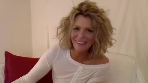 Snapshot of haileys123 chatting on 12.15.24 Hailey online show from 12.15.24