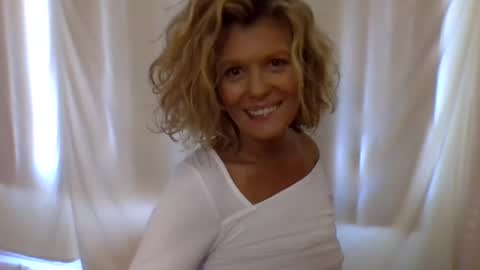 Snapshot of haileys123 chatting on 12.20.24 Hailey online show from 12.20.24