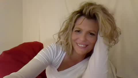 Snapshot of haileys123 chatting on 12.26.24 Hailey online show from 12.26.24