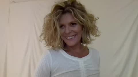 Snapshot of haileys123 chatting on 12.28.24 Hailey online show from 12.28.24