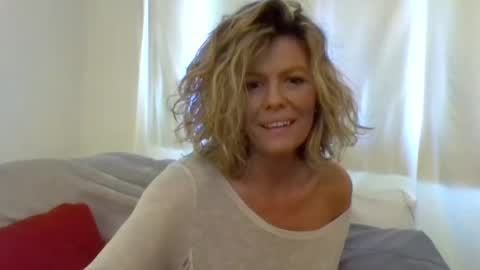 Snapshot of haileys123 chatting on 01.07.25 Hailey online show from 01.07.25