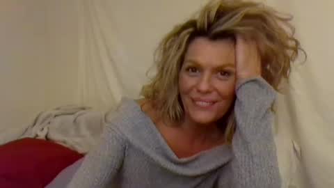 Snapshot of haileys123 chatting on 01.08.25 Hailey online show from 01.08.25