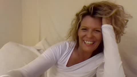 Snapshot of haileys123 chatting on 01.11.25 Hailey online show from 01.11.25