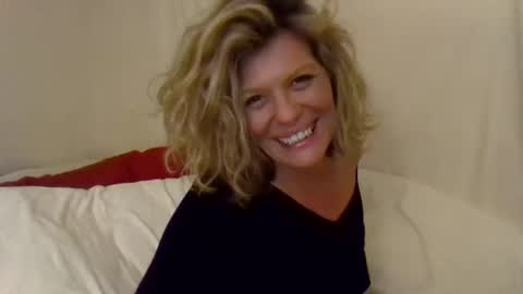 Snapshot of haileys123 chatting on 01.12.25 Hailey online show from 01.12.25