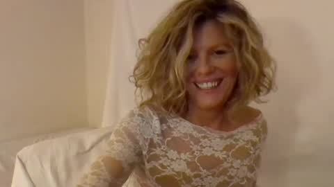 Snapshot of haileys123 chatting on 01.14.25 Hailey online show from 01.14.25