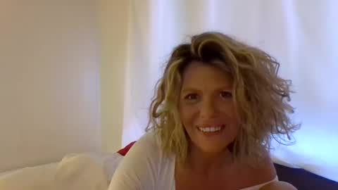 Snapshot of haileys123 chatting on 01.16.25 Hailey online show from 01.16.25