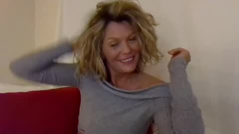 Snapshot of haileys123 chatting on 01.21.25 Hailey online show from 01.21.25