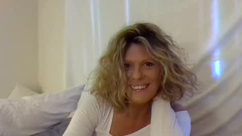 Snapshot of haileys123 chatting on 02.04.25 Hailey online show from 02.04.25