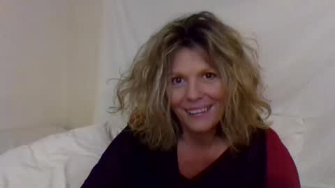 Snapshot of haileys123 chatting on 02.10.25 Hailey online show from 02.10.25