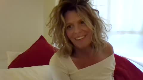 Snapshot of haileys123 chatting on 02.11.25 Hailey online show from 02.11.25