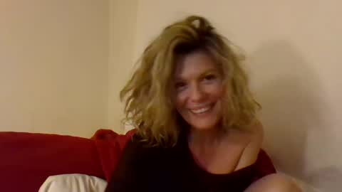 Snapshot of haileys123 chatting on 02.16.25 Hailey online show from 02.16.25