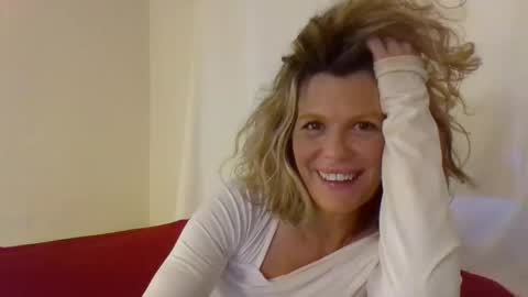 Snapshot of haileys123 chatting on 02.20.25 Hailey online show from 02.20.25