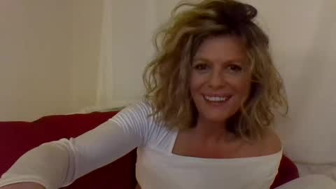 Snapshot of haileys123 chatting on 02.22.25 Hailey online show from 02.22.25