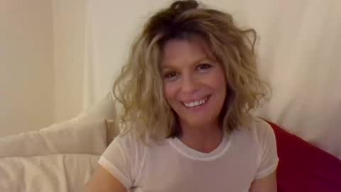 Snapshot of haileys123 chatting on 02.24.25 Hailey online show from 02.24.25