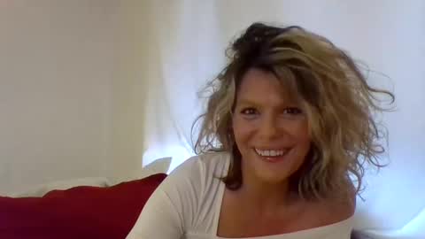 Snapshot of haileys123 chatting on 03.11.25 Hailey online show from 03.11.25