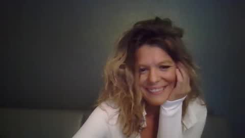 Snapshot of haileys123 chatting on 10.05.25 Hailey online show from 10.05.25