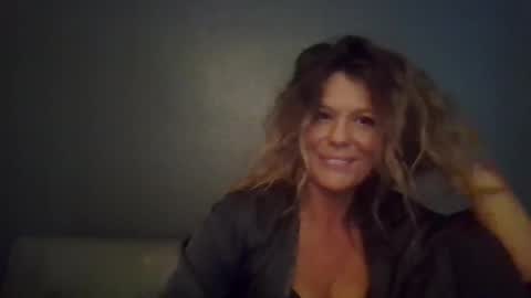 Snapshot of haileys123 chatting on 10.11.25 Hailey online show from 10.11.25