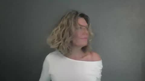 Hailey online show from 04.01.26