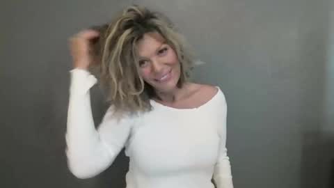 Hailey online show from 04.19.26