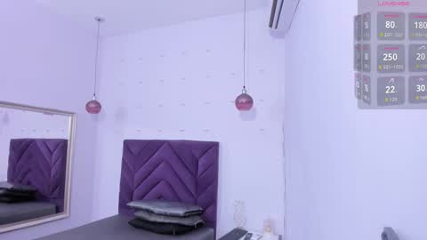 haileystonei online show from 10.23.25