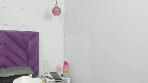 haileystonei online show from 10.26.25