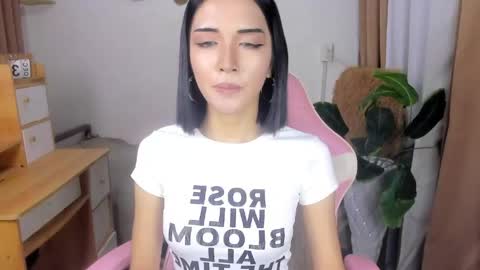 Snapshot of hailyourqueenofsatisfaction chatting on 04.16.26 Haily online show from 04.16.26