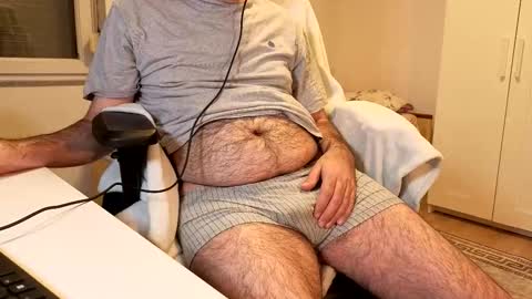 hairy_boy29 online show from 11.15.25