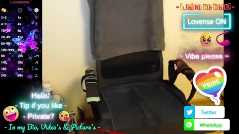 Snapshot of hairyass25yo chatting on 10.01.25 Puppy3 StockyDaddiesmusclebearsbeefybigmans online show from 10.01.25