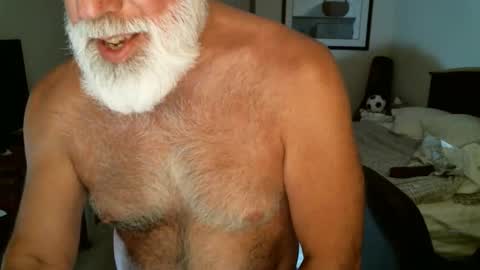 Snapshot of hairypecsguy chatting on 06.10.26 Hairy pecs online show from 06.10.26