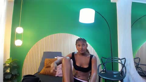 Halley Lorens online show from 11.18.25