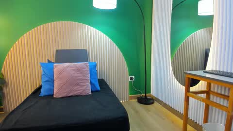 Halley Lorens online show from 03.21.26