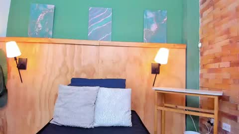 Halley Lorens online show from 04.10.26