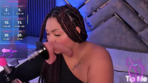 Snapshot of halleyrosse chatting on 11.25.25 Halleyrosse online show from 11.25.25