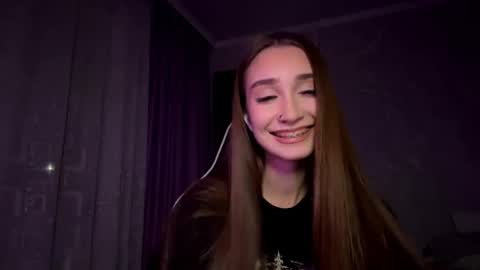 Snapshot of halliemcanaw chatting on 11.05.25 Holly online show from 11.05.25