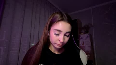 Snapshot of halliemcanaw chatting on 11.07.25 Holly online show from 11.07.25