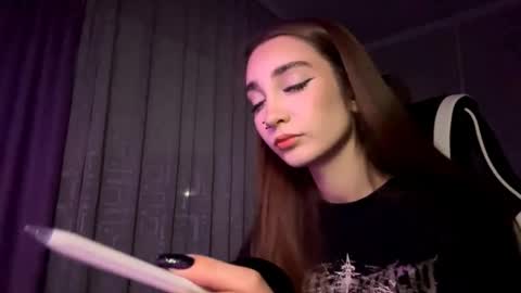 Snapshot of halliemcanaw chatting on 11.08.25 Holly online show from 11.08.25