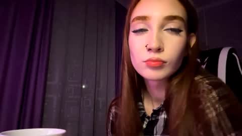 Snapshot of halliemcanaw chatting on 11.12.25 Holly online show from 11.12.25