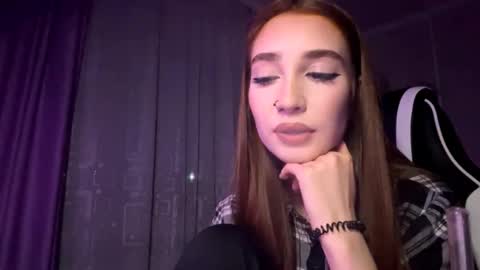 Snapshot of halliemcanaw chatting on 11.13.25 Holly online show from 11.13.25