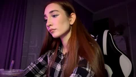 Snapshot of halliemcanaw chatting on 11.17.25 Holly online show from 11.17.25