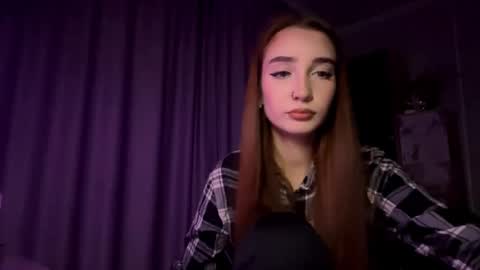 Snapshot of halliemcanaw chatting on 11.19.25 Holly online show from 11.19.25