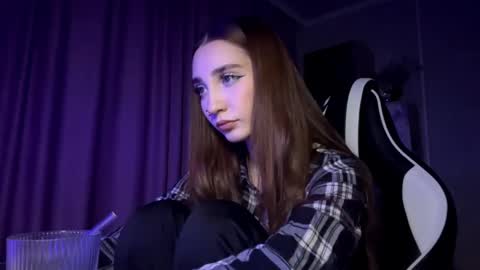 Snapshot of halliemcanaw chatting on 11.21.25 Holly online show from 11.21.25