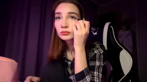 Snapshot of halliemcanaw chatting on 12.01.25 Holly online show from 12.01.25