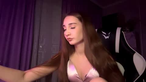 Snapshot of halliemcanaw chatting on 12.14.25 Holly online show from 12.14.25