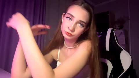 Snapshot of halliemcanaw chatting on 12.16.25 Holly online show from 12.16.25